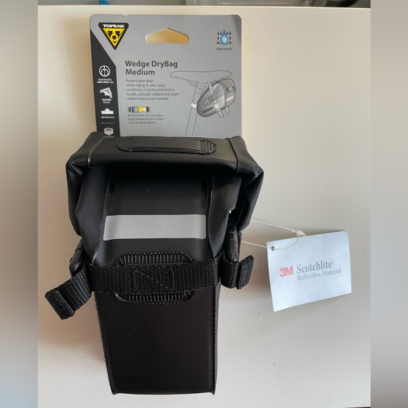 NWT Topeak Cycling Wedge Drybag With Strap Mount (Black, Medium) - Picture 4 of 7